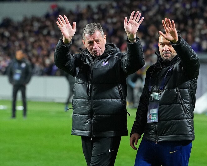 「人々も街も素晴らしい」スキッベ監督のサンフレ愛。幸せな４年間に「すごく感謝している」