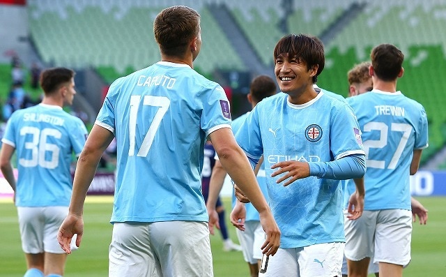 「美しい!軌道が霹靂一閃」「相変わらず凄いゴールばかり」リンガードに先制点を許した後…ソウルでゴラッソ炸裂!豪州勢の日本人10番にファン大興奮【ACLE】