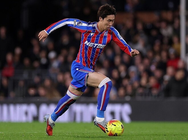 「最高の例」２年目で“覚醒”！プレミアで躍動する日本代表MFを現地識者が称賛！「今季は見事にチームに馴染んだ」「エゴや傲慢さがない」