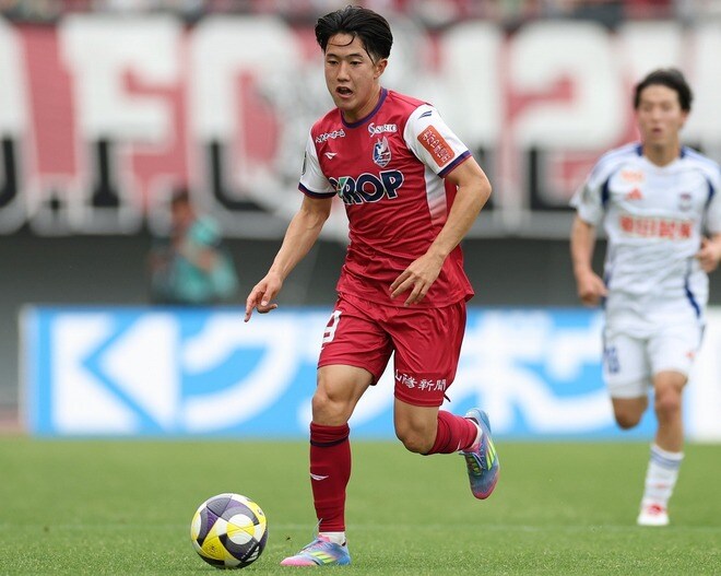 岡山の19歳俊英、佐藤龍之介がベストヤングプレーヤー賞に輝く「貪欲に努力し続けられるサッカー選手でありたい」