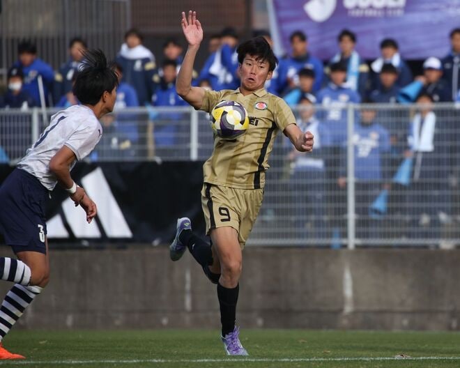 J１の複数クラブが獲得に動いた逸材。人目をはばからず流した涙「エースとしてチームを勝たせられなくて申し訳ない」