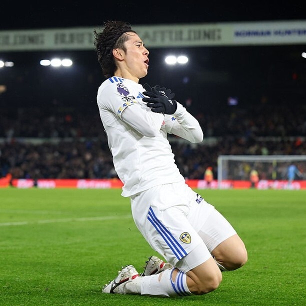 「奇妙」「人気は絶大」強豪から2戦連発の日本代表MFはなぜレギュラーではないのか。海外大手メディアが困惑「4勝のうち3勝で好印象を残したにもかかわらず…」