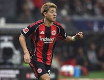 「それ漫画で翼くんがやるやつや」日本代表10番の“４人無力化”ゴラッソにファン衝撃！「マジでヤバイ」「こんなんどうやって止めんだよ」