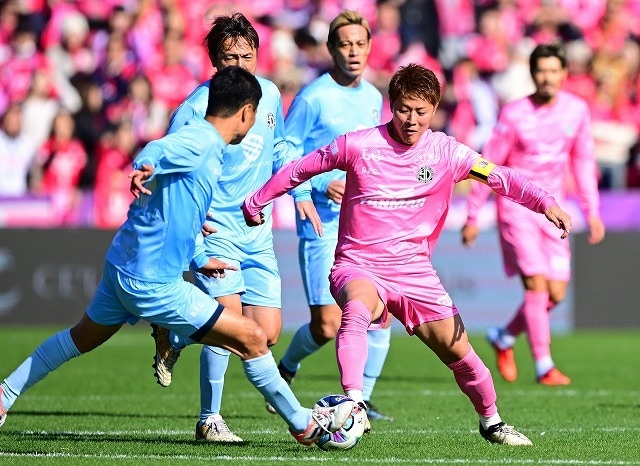 柿谷曜一朗の引退マッチ兼大阪ダービーは４－３でPINKに軍配！主役は劇的弾を含む２G＆華麗テク＆ド派手オーバーヘッドで沸かす！本田圭佑も強烈インパクト