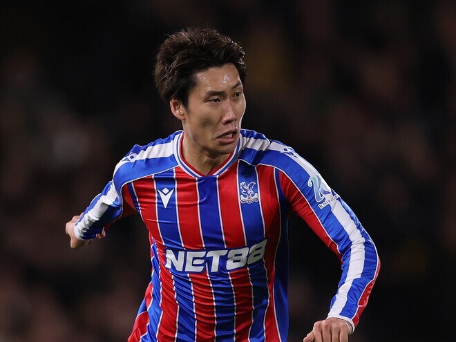 鎌田大地がマンＣ戦で負傷交代。右太ももを痛めたか。スタッフの肩を借りながらピッチを後にする