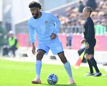 「素晴らしい監督だ。細部まで指示を出してくれる」レジェンド助っ人が本田圭佑監督を絶賛！ガンバ盟友と再会「ヤットさんとすごく気が合う」