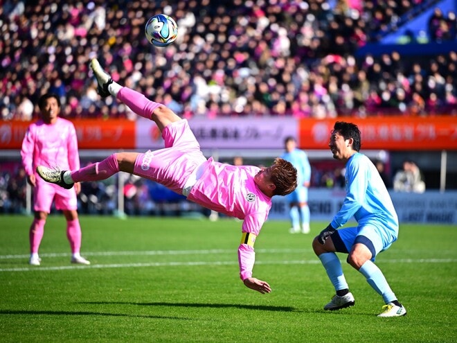 「物凄い技術。やっぱ天才だな」宿敵レジェンドからしても別格。日本サッカーの英雄たちが口を揃える。柿谷曜一朗が残した唯一無二のインパクト