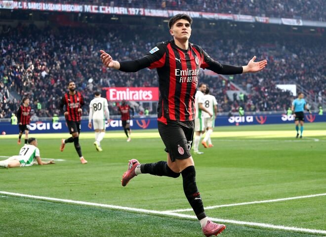 ドッピエッタにデュエル全勝の大暴れ！三笘の元相棒から定位置を奪取したミランの”NEXTマルディーニ”が喜びを露わに「試合には勝てなかったけど…」