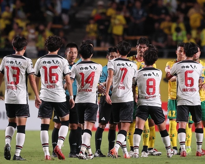 「うぉぉぉぉ！急に来た！」熊本が新ユニ発表「凄いかっこいい」。湧き出す力、湧き出す情熱をイメージ「胸エンブレム激アツ」など好評