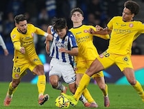 「加入以来、最悪」「怪我は過去の話」ついに監督解任…チームと共に不調が続く久保建英にソシエダ番記者が苦言。痛恨の決定機逸に「タケのような一流には許されない」【現地発】