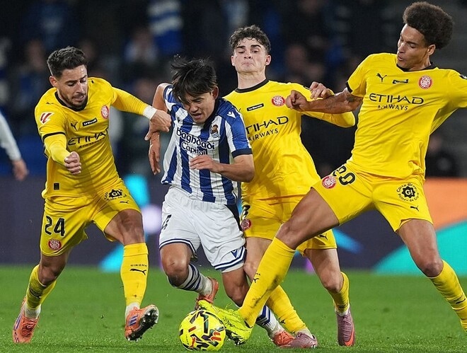 「加入以来、最悪」「怪我は過去の話」ついに監督解任…チームと共に不調が続く久保建英にソシエダ番記者が苦言。痛恨の決定機逸に「タケのような一流には許されない」【現地発】