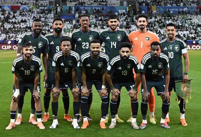 「絶望的だ」「悲惨。見ているのが耐えられない」アジア強豪、準決勝でまさかの“無気力敗戦”に海外酷評「とんでもなくひどい。W杯に出場する資格があるのか?」【アラブ杯】