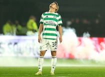 「シーズン最大のミス」「１ヤードの距離からポスト直撃」前田大然、超華麗に今季７点目ゲットの一方で痛恨の決定機逸。あまりの悔しさに思わず…