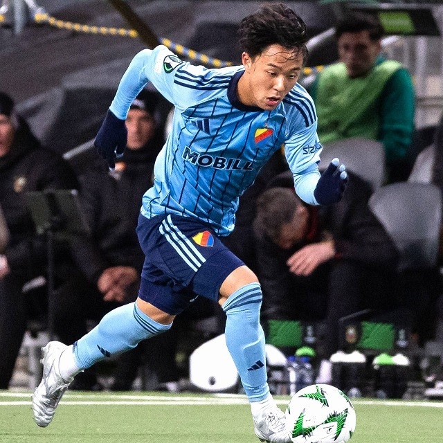 Jを経由せず海外挑戦→2年足らずでドイツ強豪へ!フランクフルト幹部が語った若きサムライへの期待「さらなる可能性を秘めている」