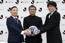 大空翼が描かれた「百年構想リーグ」のJ公式球。野々村チェアマンの印象は「少し柔らかさを感じる」好みの蹴り心地