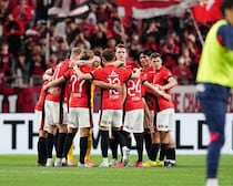 伝統の赤、縦に走るストライプ。浦和の新ユニホーム、ファンの反応は？「魅力的なデザイン」「シンプルでカッコいいな」