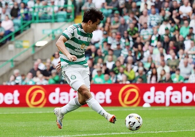 「不十分だ」冷遇され一時はBチームに…2か月ぶり出場の日本人ストライカーを伝説FWがバッサリ 地元メディアは擁護「今季、ほとんど使われていなかったのだから…」