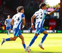 「カオルの貢献は計り知れない」「彼はトッププレイヤー」ついに戻ってきた！ブライトン32歳指揮官が日本人エースを熱く語る！先発復帰の可能性は？