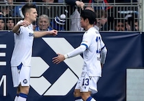 「驚異的」「高すぎる！」ついに！日本期待の怪物FWがドイツで待望の移籍後初ゴール！値千金の渾身ヘッド弾に反響「覚醒していくのか？」