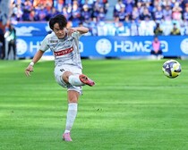 敵３人を翻弄→高精度ショットをぶち込む！ 最優秀ゴール賞は水戸の20歳アタッカーが受賞【J２アウォーズ】