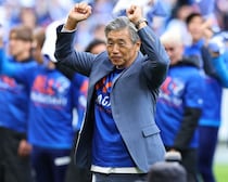 長崎の高木琢也監督がJ２優秀監督賞を初受賞！ シーズン途中で就任し、J１昇格に導く【J２アウォーズ】