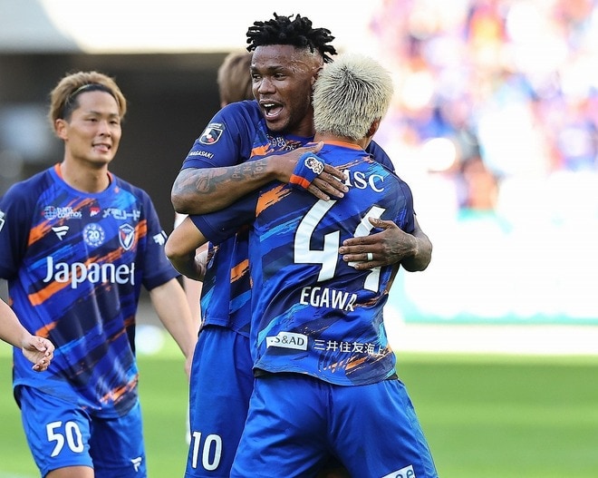 「これは納得」「規格外すぎたからね」堂々の最優秀選手賞！ 長崎マテウス・ジェズスに称賛の声「活躍凄かったからな」【J２アウォーズ】