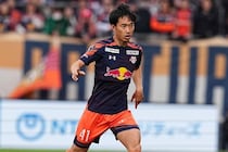 「海外の地で頑張ってきたい」大宮の24歳MFがインドネシア１部に完全移籍！ 25シーズンはJ２で30試合に出場「悔しい、その一言に尽きます」