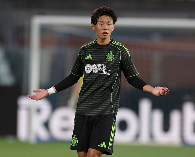 「異例の加入だった」「不可解」欧州名門の23歳日本人、半年でまさかの退団か。出場1試合に現地メディアも困惑「有能な選手に見えたが…」