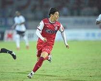 「最高のクリスマスプレゼント」J１岡山が残留に貢献した33歳MFの契約更新を発表！「安心した」「誰もが待っていました」などファン安堵