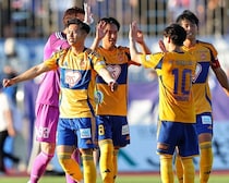 コンセプトは「GOLDEN STARS～黄金の星たち～」。ベガルタが百年構想リーグで着用する新ユニを発表！「シンプルで好き」「攻めてるな」など反響