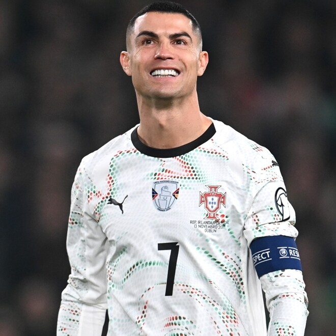 「リビングでかっ!」クリロナ一家がパジャマ姿で公開した“異次元のクリスマス”に反響殺到!「すべてが絵になる」「ジュニア(長男)はまた背伸びたな」