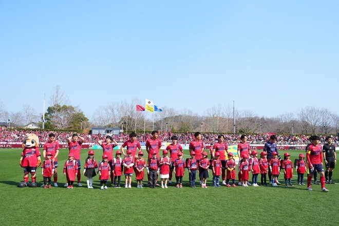 「想像すらしていなかったデザイン」いわきの新ユニは原点回帰。キングレッドを纏わず「懐かしい」「めっちゃ良い色！」の声