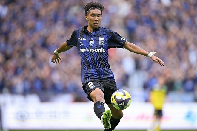 「相変わらずの明るさ」高校サッカー部の“先輩・後輩”！ 四千頭身・石橋さんがJリーガーとのプライベートショット公開「DFらしい事をしてました」