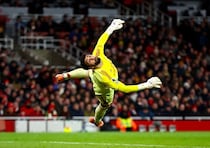これを止めるか！アーセナルGKの超人的セーブをレジェンドが絶賛「とんでもない。10回中９回はゴール」「優勝したら再び振り返ることに」