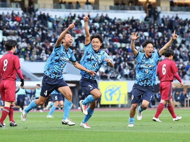 徳島市立が国立での開幕戦を制す！ 芳田翠の大会１号ゴール、山本崇斗の鮮烈ボレー弾など４発で早稲田実に快勝！ ６年ぶりの初戦突破【選手権】