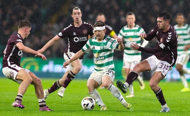 「我々はバルセロナではない」41年ぶりに牙城を崩し、66年ぶりVへ――日本人４選手を擁する絶対王者を抑えて首位、ハーツの考え方。目指すは「19戦２敗」