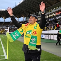 真っ黄色のフクアリでまた会おう！ 47歳指揮官の契約更新にファン歓喜「他の監督は考えられない」「最大の補強かも知れない」