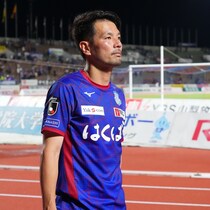「行動で信頼を取り戻せるよう全身全霊で」活動自粛の甲府DF山本英臣が契約更新。覚悟を持ってプロ28年目へ