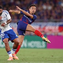 長友佑都、決意を込めた４文字。FC東京が契約更新を発表。自身５度目のW杯出場を目ざす