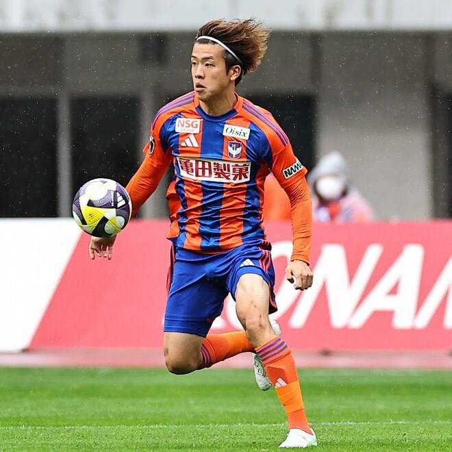 夏のオファーも断った。それほど特別で大好きなアルビを去る決断「より高いカテゴリーで挑戦したい」長谷川元希が長崎に完全移籍