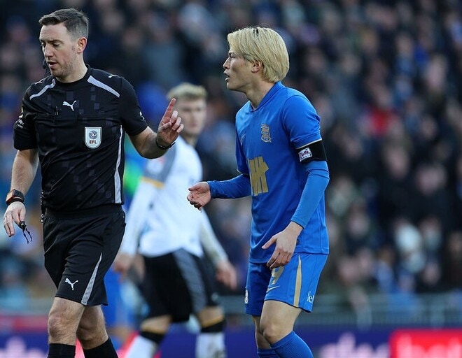 「何があったのか、本当に不思議だ」欧州で85発の日本代表FWがまさか！ 24戦無得点に現地サポから不満噴出「トレードしろ」「先発に相応しいと思った瞬間が全くない」