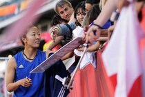 呼んでないし、知り合いでもないし！ 元なでしこ永里優季の引退試合にサプライズ参戦したのは？「勝手に来て試合に出て帰っていきました（笑）」