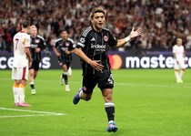 「なんで？」「堂安のゴールでいいだろ」絶好調の日本代表10番、CLデビュー戦で初得点と思われたが…嘆きの声が溢れる