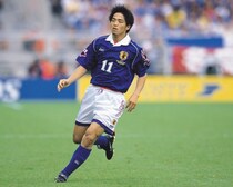 悔しくて岡田監督を「股抜きしてやった（笑）」。18歳の小野伸二は、準備不足を指摘されW杯デビューはお預け。紐を結ばず「チャンスがなくなった」