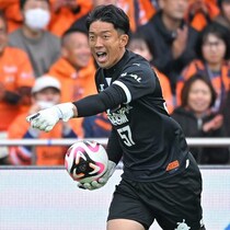 「朝からびっくり」「えぐい補強」元日本代表GKが神戸に電撃加入でファン驚嘆！「必ずACLEとJ１優勝しましょう！」
