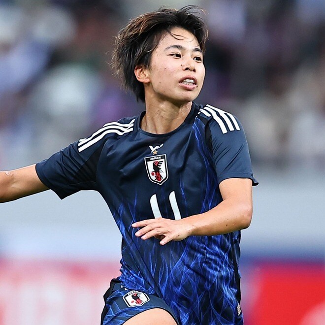 「信じられないゴールだ」華麗な“シャペウ”から強烈弾！ なでしこエースFWのゴラッソにファン熱狂「すごすぎる」「最高の選手」