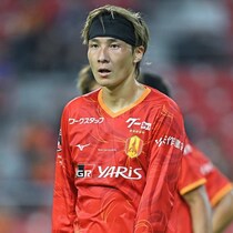 まさかの３分間で２枚のイエローカード…名古屋FW山岸祐也が退場処分。３点リードの状況で10人に