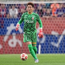 「やってもうたな」「西川さんもミスするのか」浦和が鹿島戦で先制点献上、守護神が痛恨の失策「ひきずらなきゃ良いけど」の声