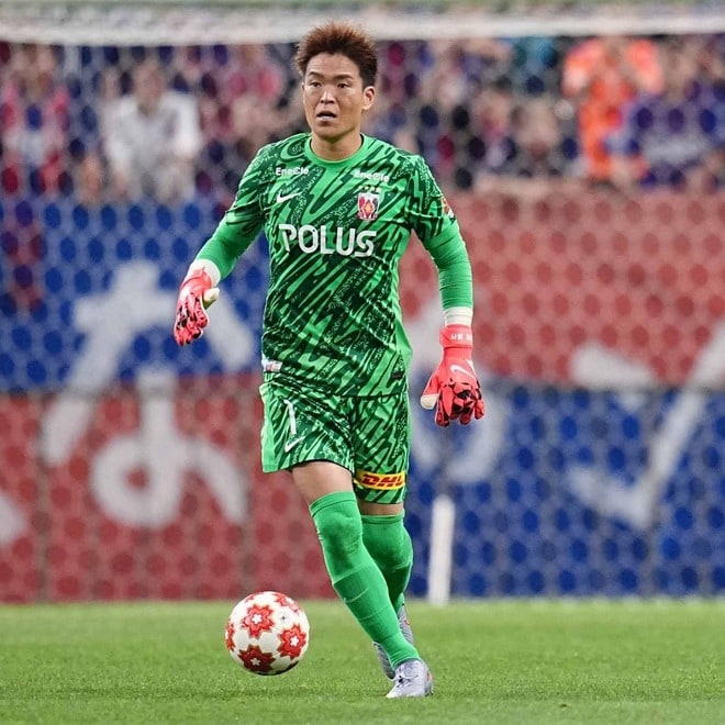 「やってもうたな」「西川さんもミスするのか」浦和が鹿島戦で先制点献上、守護神が痛恨の失策「ひきずらなきゃ良いけど」の声