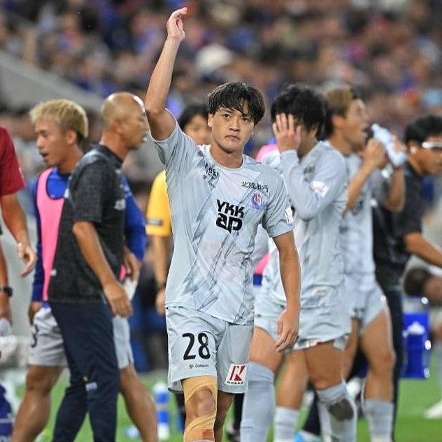 J２で衝撃！ 富山MFが“60メートル級”の超ロング弾！ ２位の長崎相手に思わず息をのむ一撃を決める！